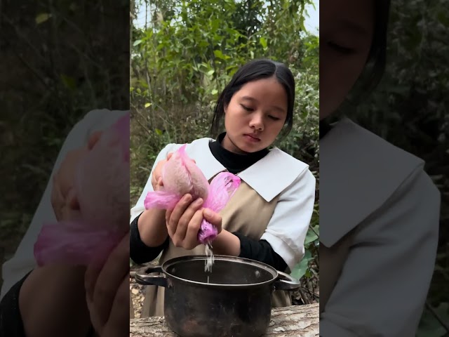 The most effective way to pour rice from a bag into a pot #shorts #hacks #forest