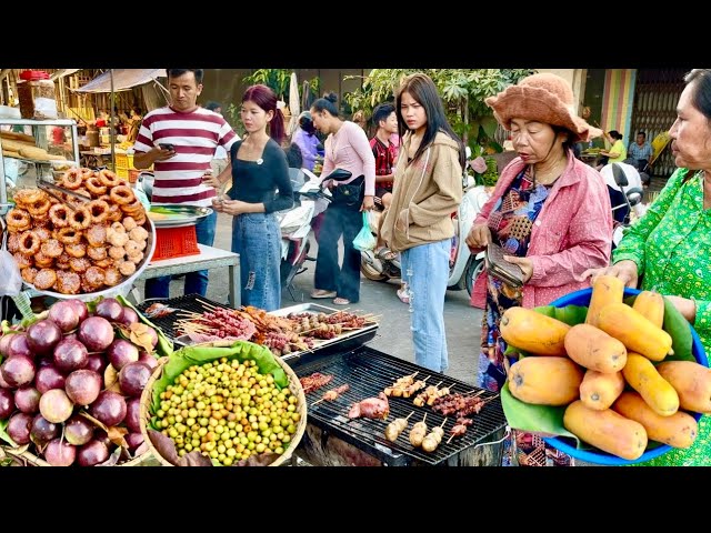 Best Cambodian street food - Vegetables, fish, natural meats and roast beef, frogs, bread & more