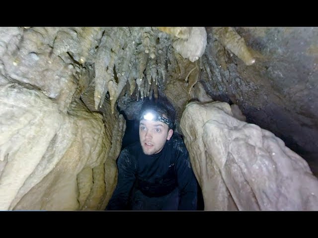 Caving in 360! VR Exploration of a Small Cave