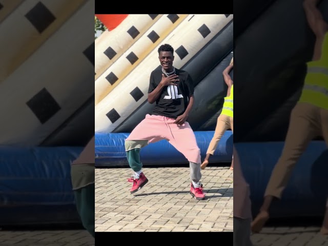 Dubstepic robot at the Mall watch this best African dubstep dance