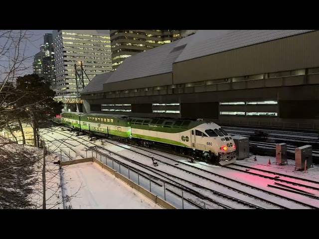 Toronto 🇨🇦 4K  2025 | Go Train | Union Station | View from the Bridge