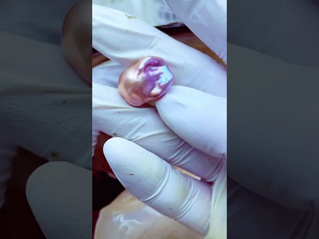 “Natural Pearls Framing the Beauty: Naturally Grown Purple Baroque Pearl, A Unique Masterpiece”