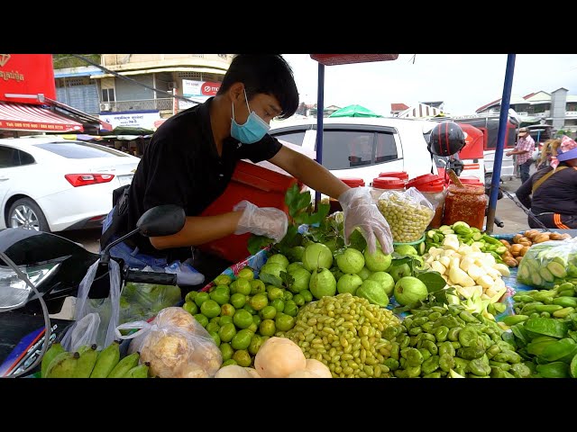 Amazing Fresh Fruit are selling buy Young Boy 15Y Expert cutting ,called Mju Fresh Fruits & Pickles