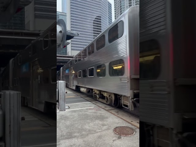 Metra SD70MACH & Train 2715, N. Clinton St., Chicago, Illinois, 2/2/2025