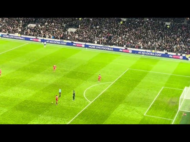 First ever in game VAR ! Ref announces to stadium (Fans experience)…