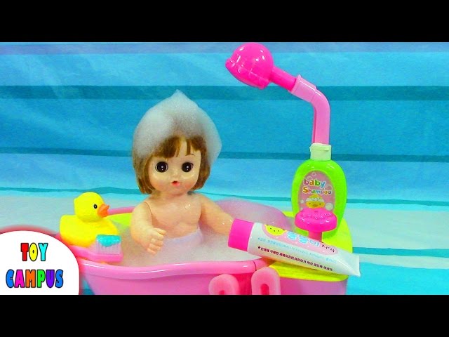 Bubble Bath for Baby Brush Her Teeth & Scrub Hair | 똘똘이 치카치카 목욕놀이 | ToysReview ToyCampus