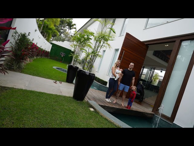 LUCCAS NETO E JESSI MOSTRAM SUA CASA DE R$ 30 MILHÕES PELA PRIMEIRA VEZ