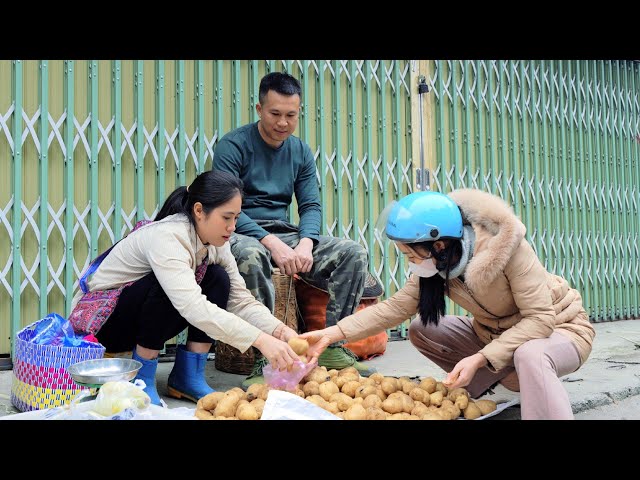 Countryside market at the beginning of the year. Enjoy traditional food together.