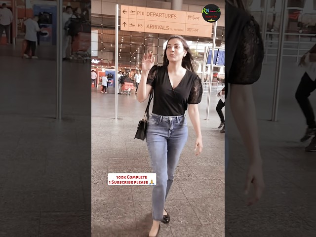 Kajal Agrawal Airport. Black dress 😯 | #shorts #bollywood #indianarmy #song #bollyrwoodsongs