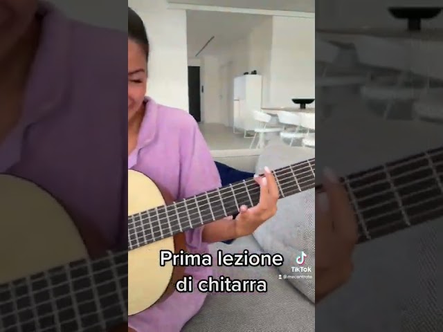 Prima lezione di chitarra di Sofì!