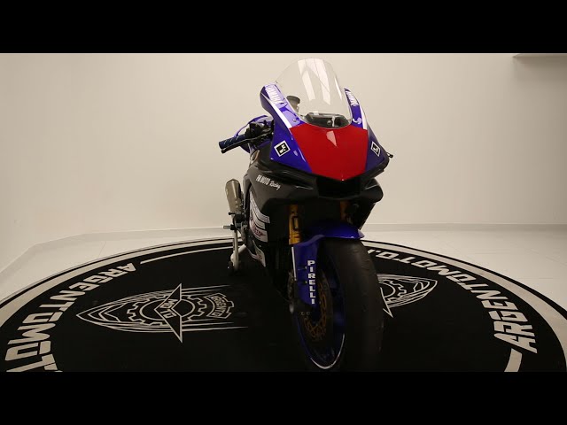 YAMAHA R1 PISTA