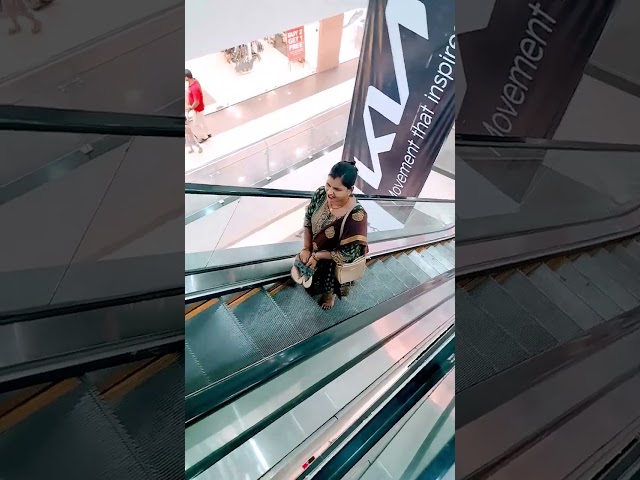 Escalator fear 😱  #weekend #sunday #ytshorts