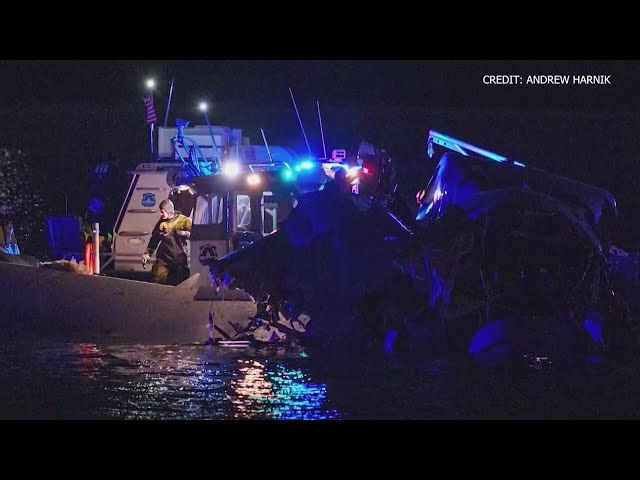 Salvage teams to begin lifting wreckage of American Airlines flight out of Potomac River