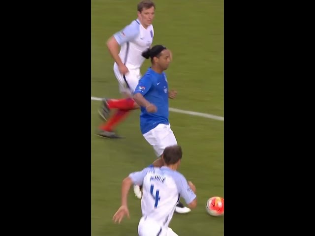 Ronaldinho magic at Soccer Aid