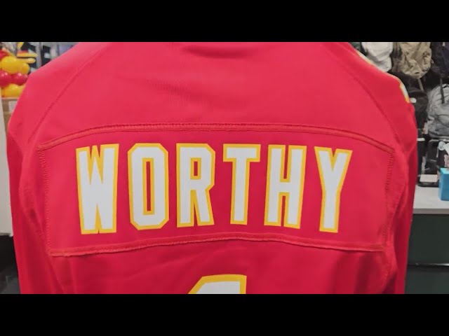 Chiefs Kingdom flocks to sporting goods store to meet Xavier Worthy