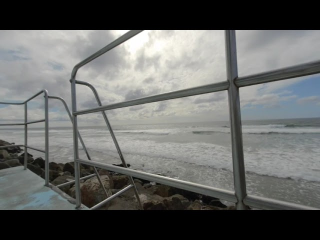 Vuze XR 180° 3D Waves at the Lifeguard Station Oceanside San Diego California