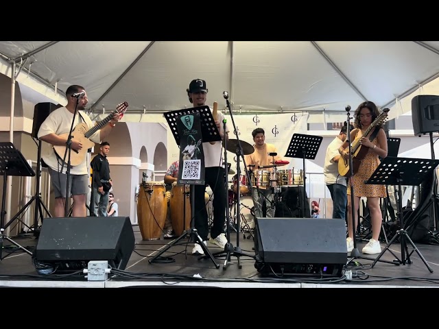 Monton de Estrellas, Cuatrista Fabiola Muñoz en las Fiestas de la Calle San Sebastián