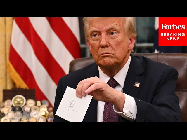 Trump Describes To Reporters The Letter Left For Him In Oval Office By Biden | Trump's First Day