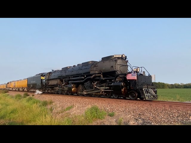 Big Boy 4014 rolling through the pana sub on its heartland of America tour.