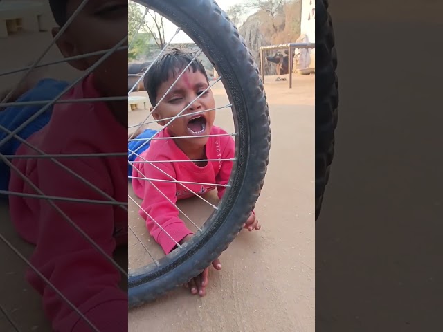 nayra ka haath cycle ke niche de diya 😱🥰#funny #shorts