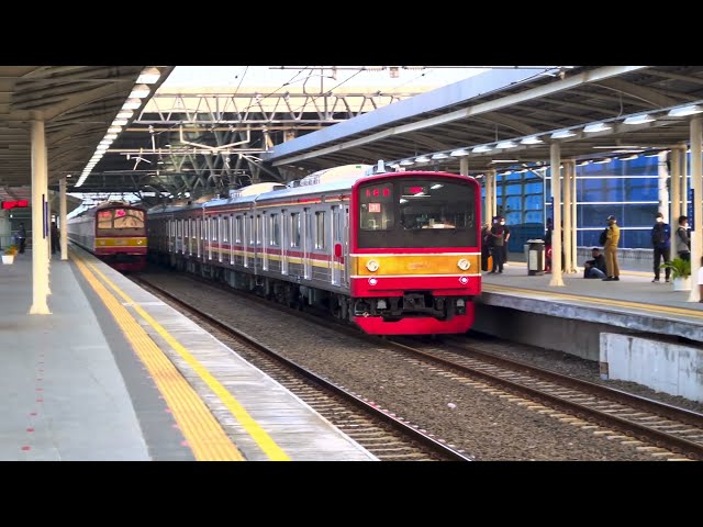 Menonton KRL Commuter Line pada Sore Hari di Stasiun Manggarai [4K HDR] | JR 205