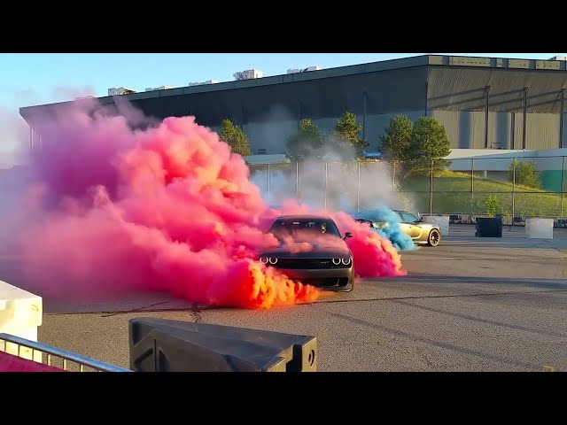 💙 🔥 #War #Burnout #Roadkill Nights #DodgeViper Hellcat vs. Challenger Hellcat #shorts #RaKafunny ! 🎅