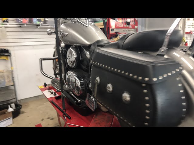 Kawasaki Vulcan oil changes. Do you know about the screen?