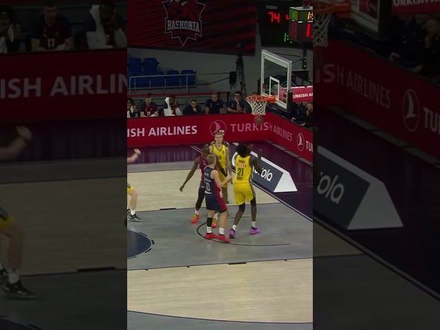 First points for Žiga Samar for Alba after injury👏👀 (via @EuroLeague) #basketball