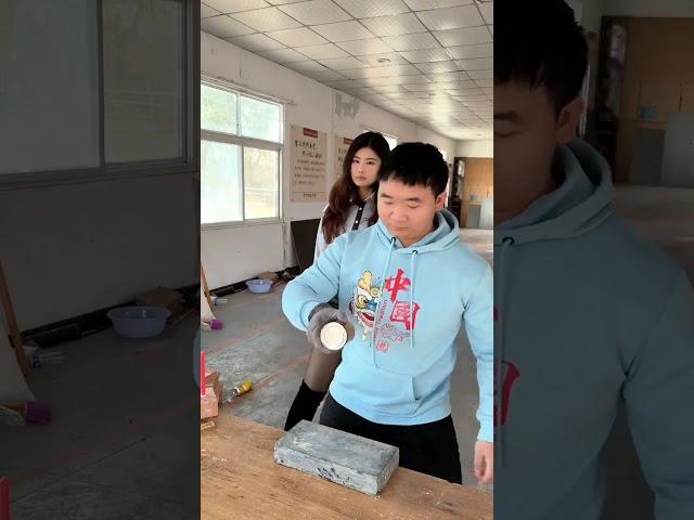 中国功夫：猛男的弹指神功弹碎易拉罐A tough guy's finger-snapping skill shatters a can#funny #功夫 #搞笑