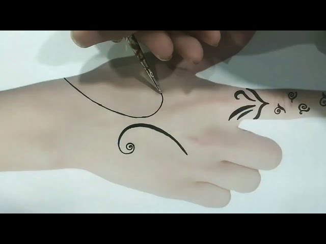 Unique stunning easy and simple mehndi design