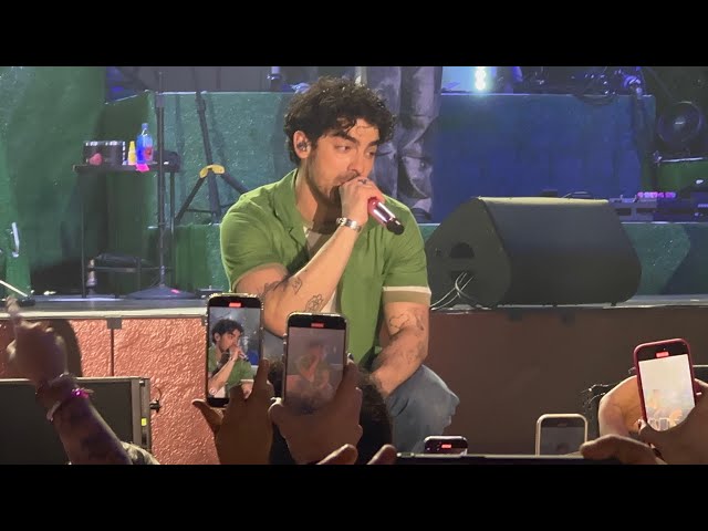 Joe Jonas - Mardi Gras, Universal Studios (Orlando, Fl)