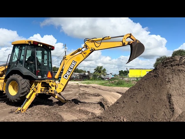 John Deere 310SG Backhoe