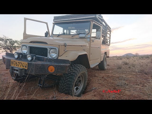 Mountain Climbing in a 4x4 Toyota Land Cruiser 360* VR