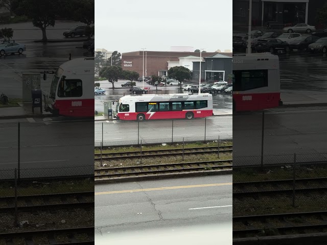 Battery Powered Zero Emission 18 Muni Bus