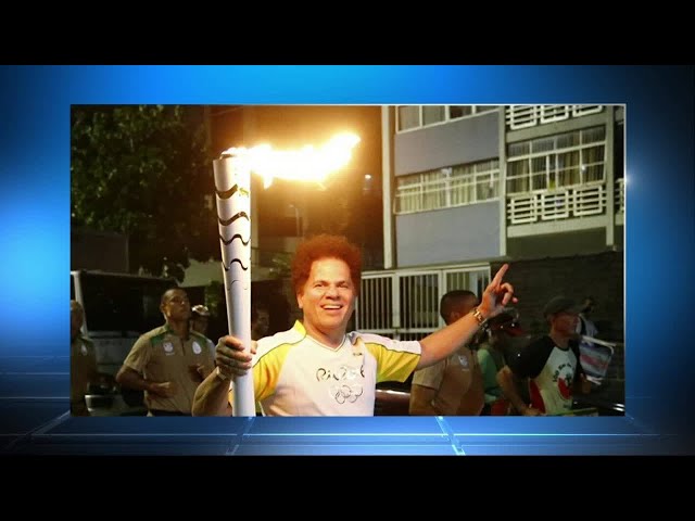 Romero Britto carries Olympic torch through streets of Brazil