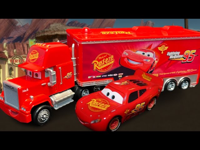 Disney•Pixar Cars 2 Hudson Hornet Piston Cup Mack Hauler Die-Cast Review (NEW Variant)