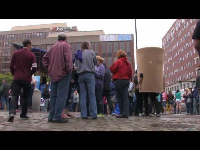 Allstar Weekend Prank "Cameron Quiseng in a Cup"