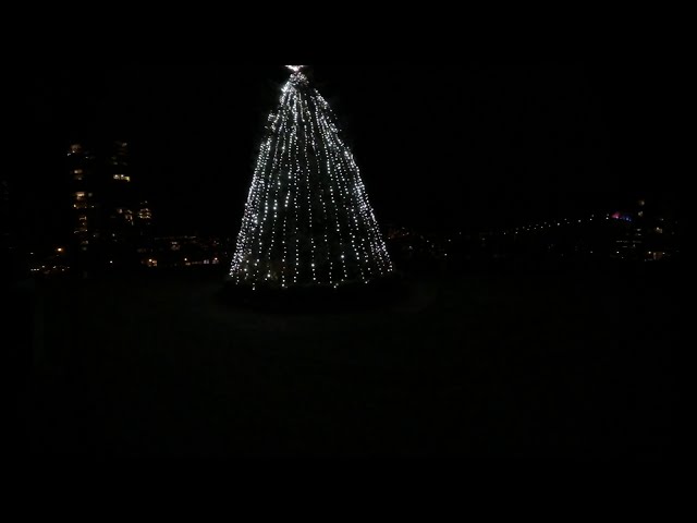 Christmas Tree at George Wainborn Park in Yaletown, Vancouver, BC, Canada - VR 180 3D using Vuze XR