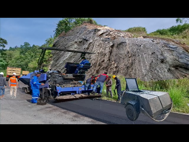 Asphalt Paving Work On Busy Road By Niigata Asphalt Finisher NF6W