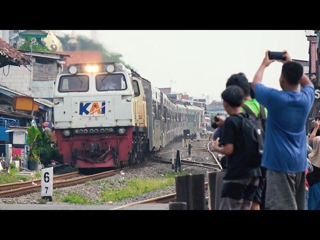 KERETA API TETAP MEMUTAR VIA SELATAN !! Hunting di Stasiun Wonokromo Gapeka 2025 Bagian 2