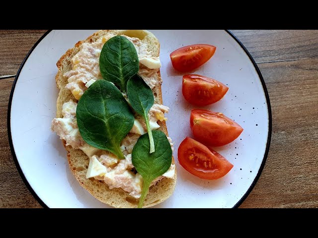 Easy And Delicious 5-Minute Breakfast: Tuna And Egg Toast!