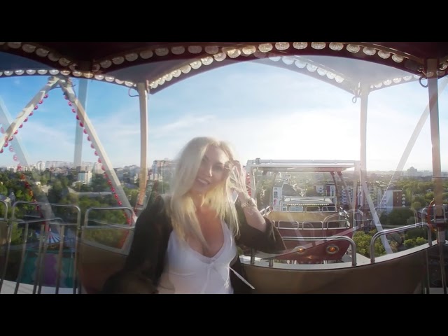 360° Video Lesya Awesome Riding a Ferris Wheel