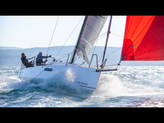 BENETEAU First 27 SE: Your Performance Sailboat Described In A 360 Walkthrough