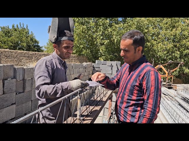 The effort of nomads to build a house: from preparation to waiting for materials