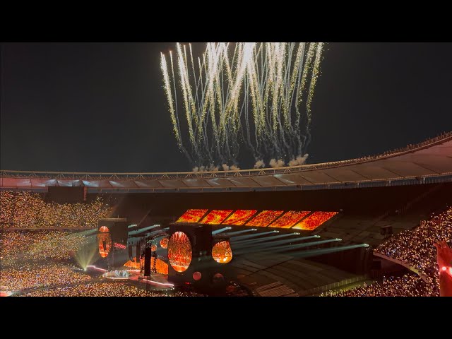 Coldplay - Fix You (Live at Narendra Modi Stadium, Ahmedabad 2025) in 4K.