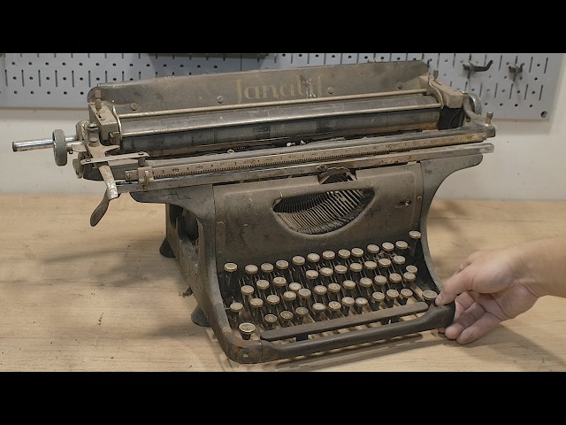 AMAZING RESTORATION OF A 100-year-old TYPEWRITER. Restoration of the YANALIF typewriter.