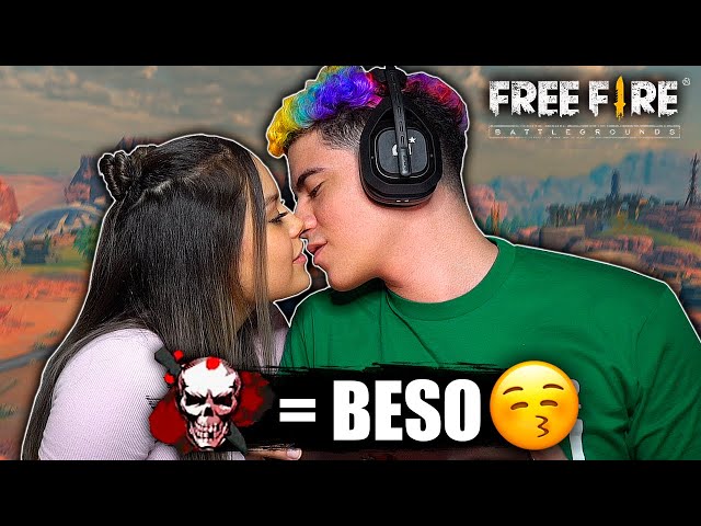 MI MEJOR AMIGA ME DA UN BESO EN LA BOCA POR CADA KILL QUE ME HAGA EN FREE FIRE *Barbie y TheDonato*