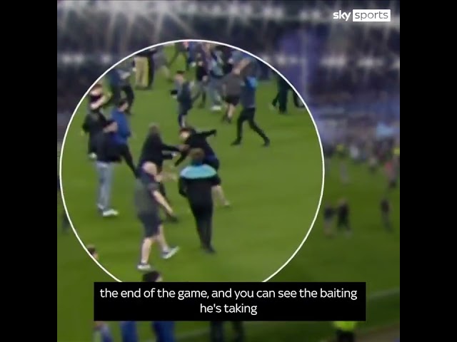 Patrick Vieira fight with an Everton fan on the pitch