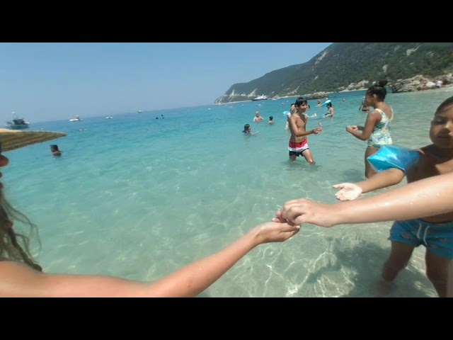 VR180 Lefkada, Greece - Feeding the fish