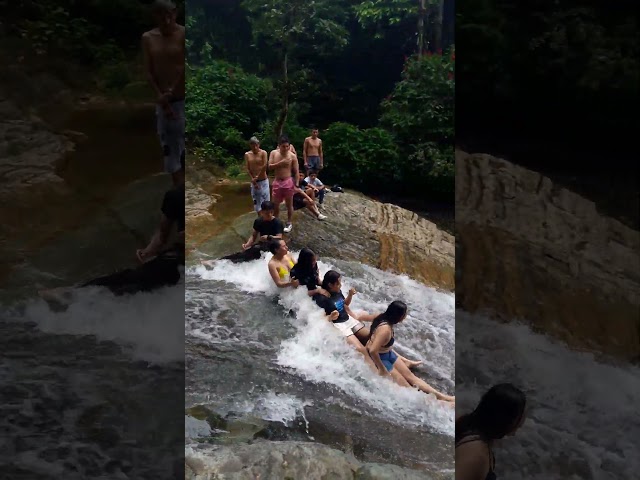 Cascada Del TOBOGÁN Natural de piedra .